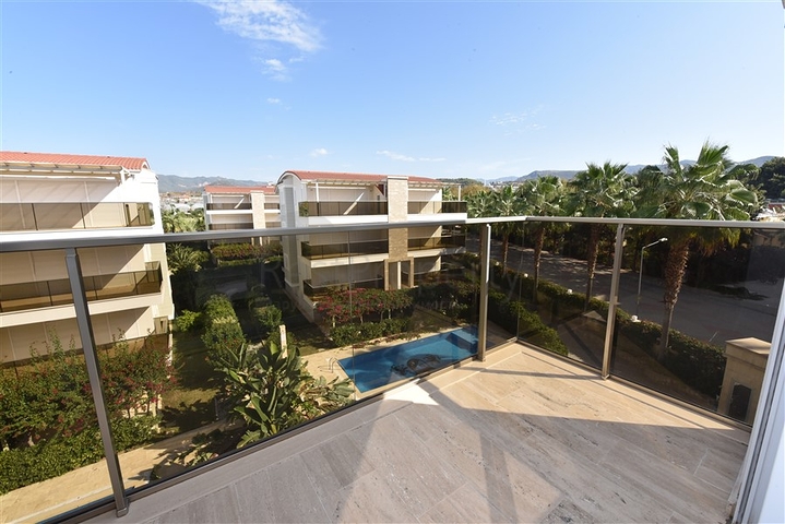 Просторный пентхаус 3+1 в районе Конаклы