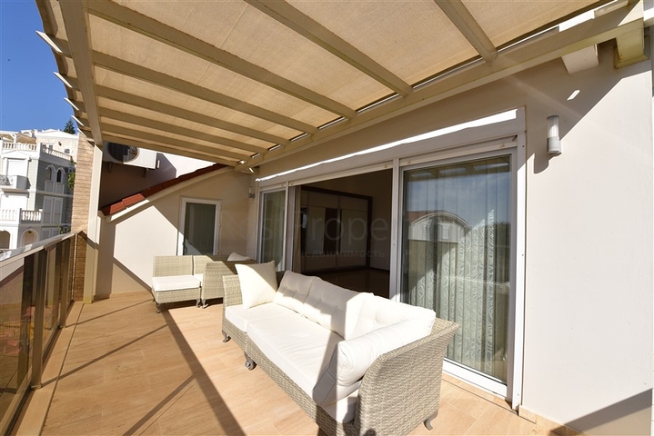 Просторный пентхаус 3+1 в районе Конаклы