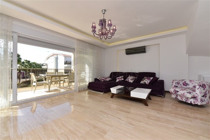 Просторный пентхаус 3+1 в районе Конаклы