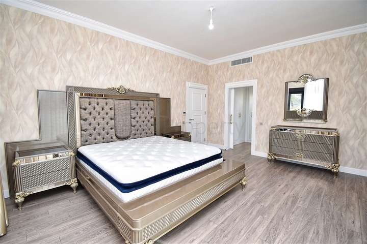 Вилла планировки 7+1 с гостевым домом 1+1 в районе Дошемеалты - Анталия