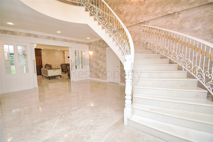 Вилла планировки 7+1 с гостевым домом 1+1 в районе Дошемеалты - Анталия