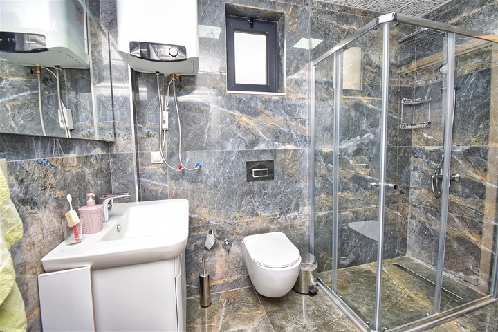 Вилла планировки 7+1 с гостевым домом 1+1 в районе Дошемеалты - Анталия