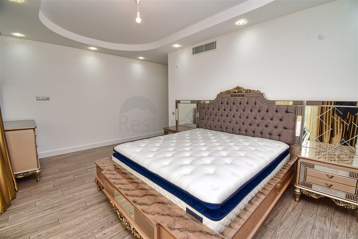 Вилла планировки 7+1 с гостевым домом 1+1 в районе Дошемеалты - Анталия