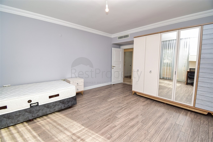 Вилла планировки 7+1 с гостевым домом 1+1 в районе Дошемеалты - Анталия