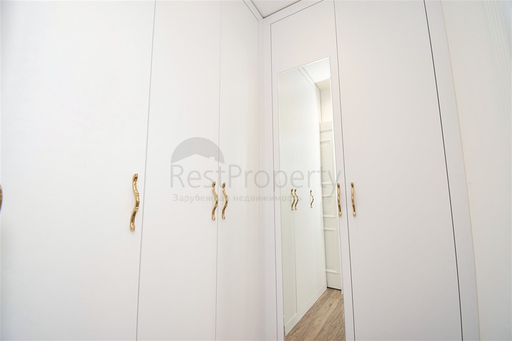 Вилла планировки 7+1 с гостевым домом 1+1 в районе Дошемеалты - Анталия