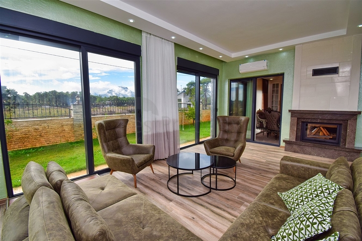 Вилла планировки 7+1 с гостевым домом 1+1 в районе Дошемеалты - Анталия