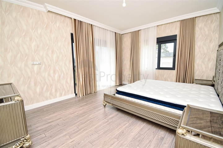 Вилла планировки 7+1 с гостевым домом 1+1 в районе Дошемеалты - Анталия