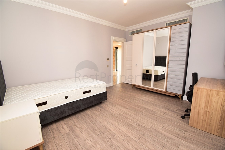 Вилла планировки 7+1 с гостевым домом 1+1 в районе Дошемеалты - Анталия