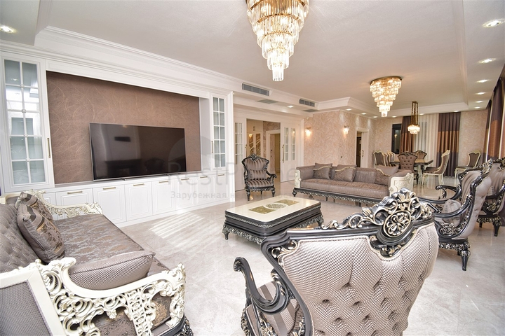 Вилла планировки 7+1 с гостевым домом 1+1 в районе Дошемеалты - Анталия