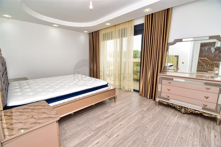 Вилла планировки 7+1 с гостевым домом 1+1 в районе Дошемеалты - Анталия