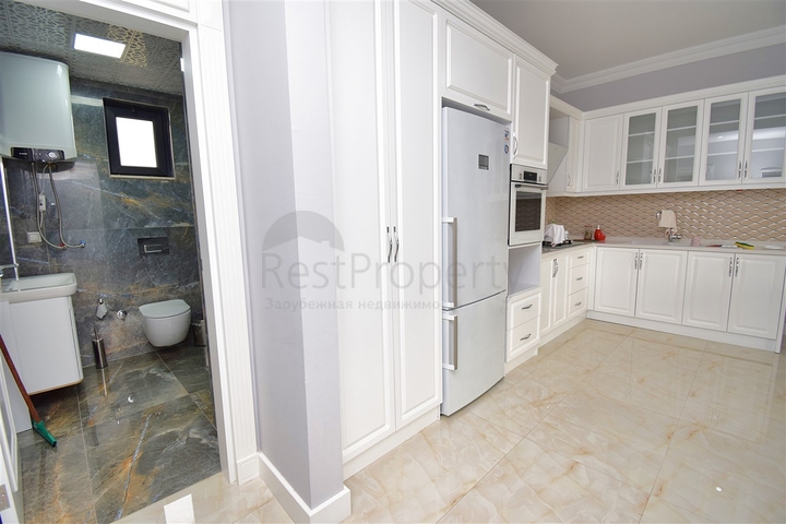 Вилла планировки 7+1 с гостевым домом 1+1 в районе Дошемеалты - Анталия