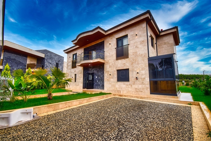 Вилла планировки 7+1 с гостевым домом 1+1 в районе Дошемеалты - Анталия