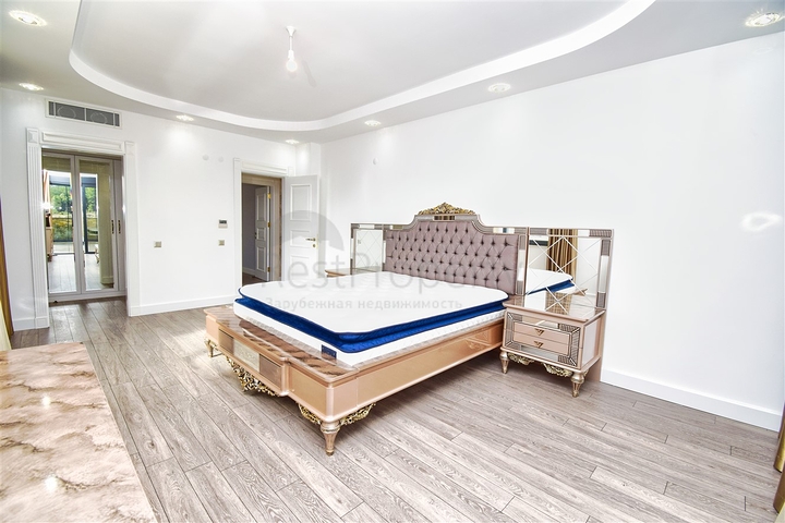 Вилла планировки 7+1 с гостевым домом 1+1 в районе Дошемеалты - Анталия