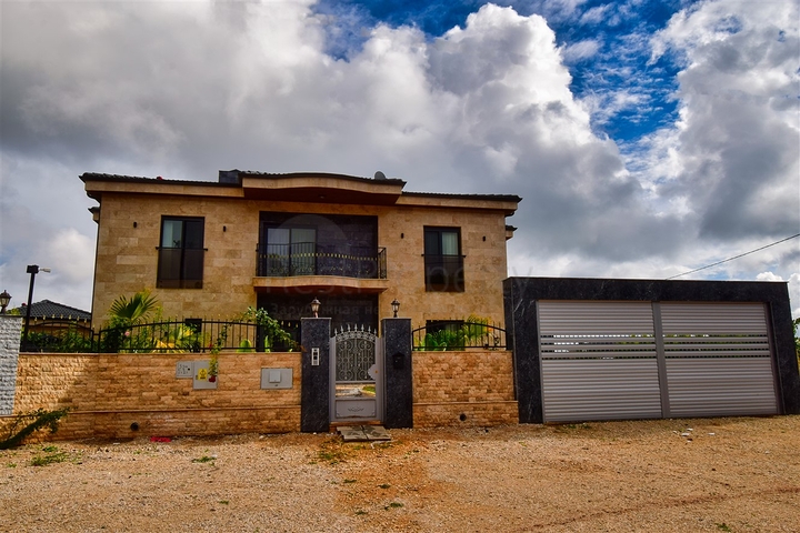 Вилла планировки 7+1 с гостевым домом 1+1 в районе Дошемеалты - Анталия