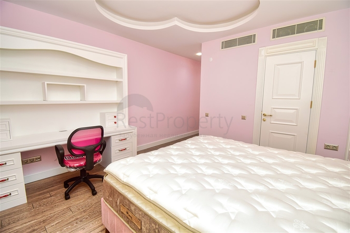 Вилла планировки 7+1 с гостевым домом 1+1 в районе Дошемеалты - Анталия