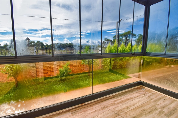 Вилла планировки 7+1 с гостевым домом 1+1 в районе Дошемеалты - Анталия