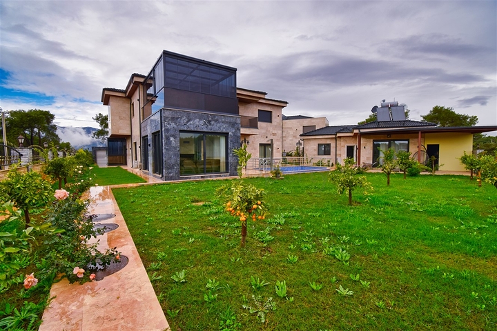 Вилла планировки 7+1 с гостевым домом 1+1 в районе Дошемеалты - Анталия