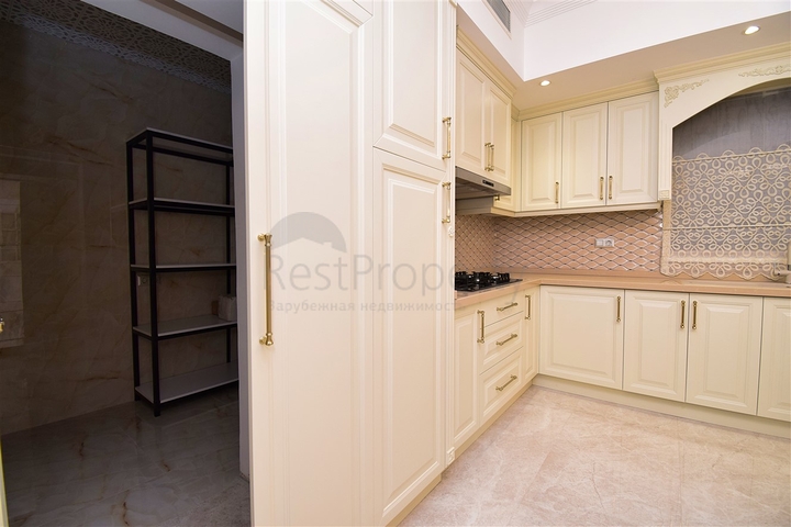 Вилла планировки 7+1 с гостевым домом 1+1 в районе Дошемеалты - Анталия