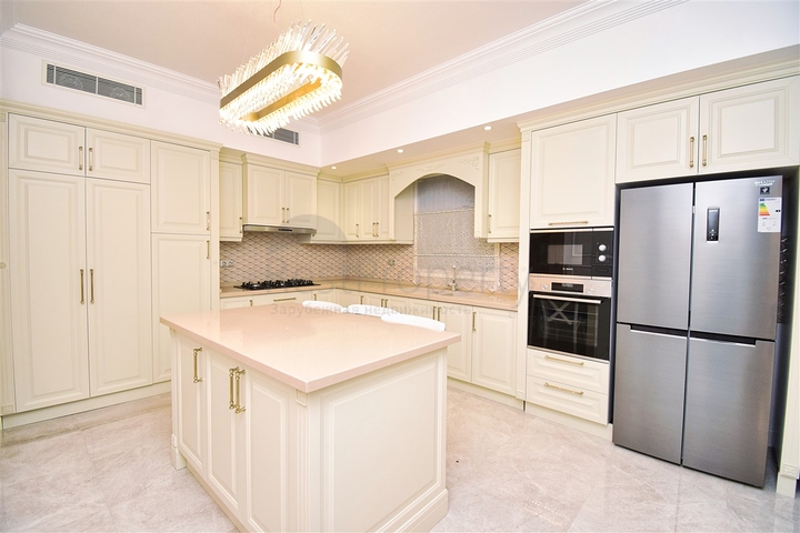 Вилла планировки 7+1 с гостевым домом 1+1 в районе Дошемеалты - Анталия