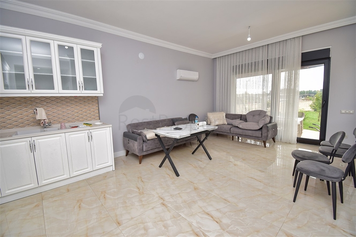 Вилла планировки 7+1 с гостевым домом 1+1 в районе Дошемеалты - Анталия