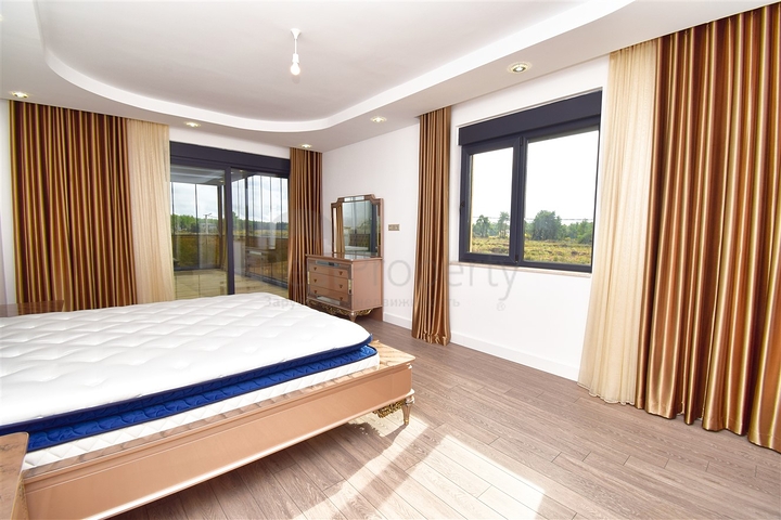 Вилла планировки 7+1 с гостевым домом 1+1 в районе Дошемеалты - Анталия