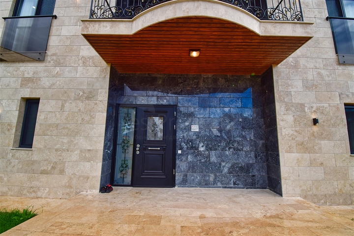 Вилла планировки 7+1 с гостевым домом 1+1 в районе Дошемеалты - Анталия