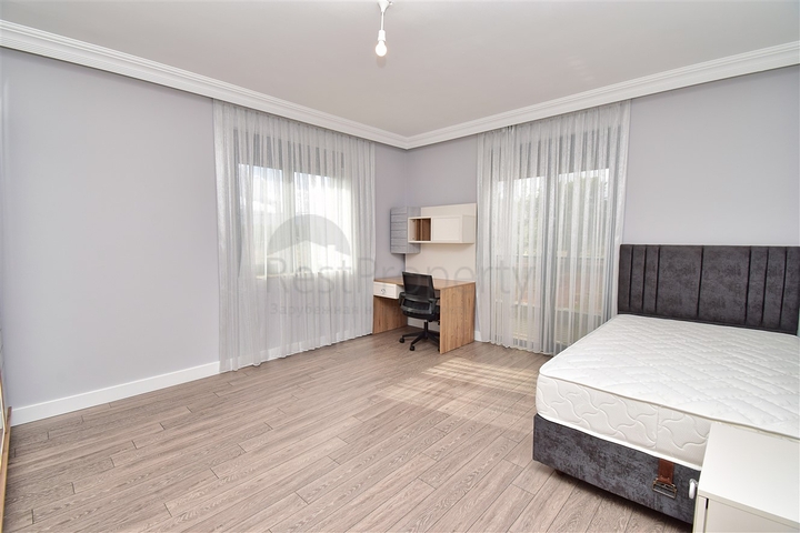 Вилла планировки 7+1 с гостевым домом 1+1 в районе Дошемеалты - Анталия