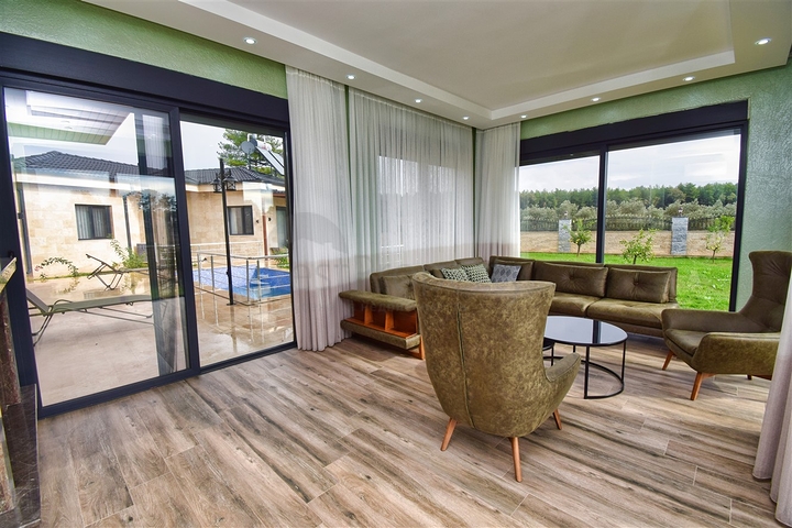 Вилла планировки 7+1 с гостевым домом 1+1 в районе Дошемеалты - Анталия