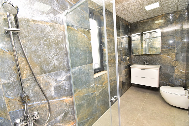 Вилла планировки 7+1 с гостевым домом 1+1 в районе Дошемеалты - Анталия