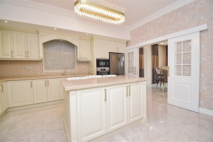 Вилла планировки 7+1 с гостевым домом 1+1 в районе Дошемеалты - Анталия