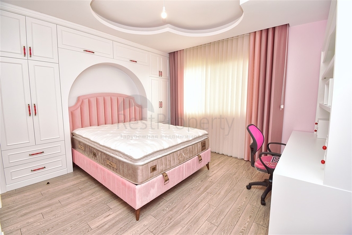 Вилла планировки 7+1 с гостевым домом 1+1 в районе Дошемеалты - Анталия