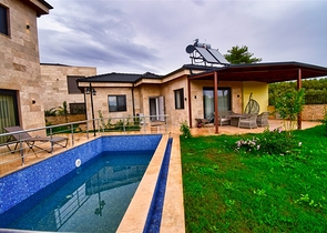 Вилла планировки 7+1 с гостевым домом 1+1 в районе Дошемеалты - Анталия