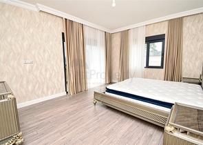 Вилла планировки 7+1 с гостевым домом 1+1 в районе Дошемеалты - Анталия