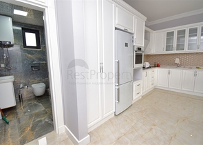 Вилла планировки 7+1 с гостевым домом 1+1 в районе Дошемеалты - Анталия