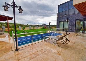 Вилла планировки 7+1 с гостевым домом 1+1 в районе Дошемеалты - Анталия