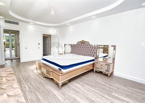 Вилла планировки 7+1 с гостевым домом 1+1 в районе Дошемеалты - Анталия