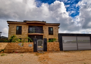 Вилла планировки 7+1 с гостевым домом 1+1 в районе Дошемеалты - Анталия