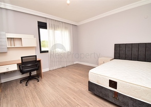 Вилла планировки 7+1 с гостевым домом 1+1 в районе Дошемеалты - Анталия