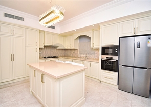 Вилла планировки 7+1 с гостевым домом 1+1 в районе Дошемеалты - Анталия