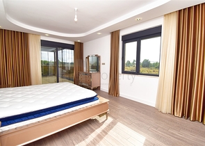 Вилла планировки 7+1 с гостевым домом 1+1 в районе Дошемеалты - Анталия