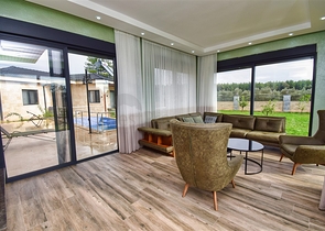 Вилла планировки 7+1 с гостевым домом 1+1 в районе Дошемеалты - Анталия