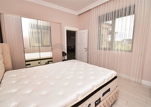 Вилла планировки 7+1 с гостевым домом 1+1 в районе Дошемеалты - Анталия