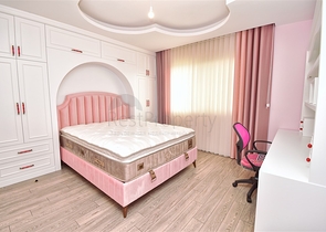 Вилла планировки 7+1 с гостевым домом 1+1 в районе Дошемеалты - Анталия