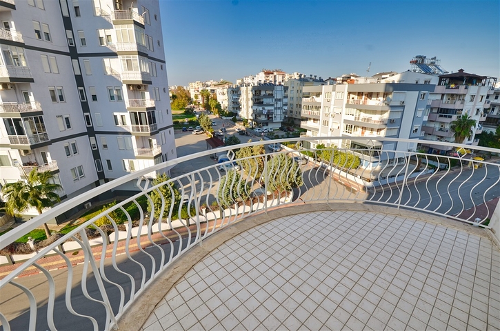 Квартира планировки 2+1 в районе Лара - Анталия