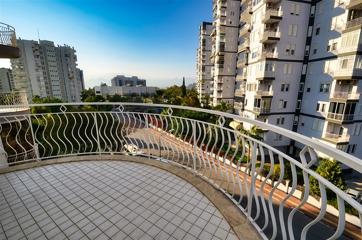 Квартира планировки 2+1 в районе Лара - Анталия