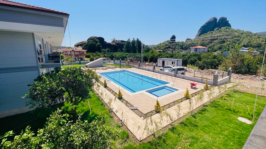 Квартира планировки 3+1 дуплекс в районе Кемер - Анталия 