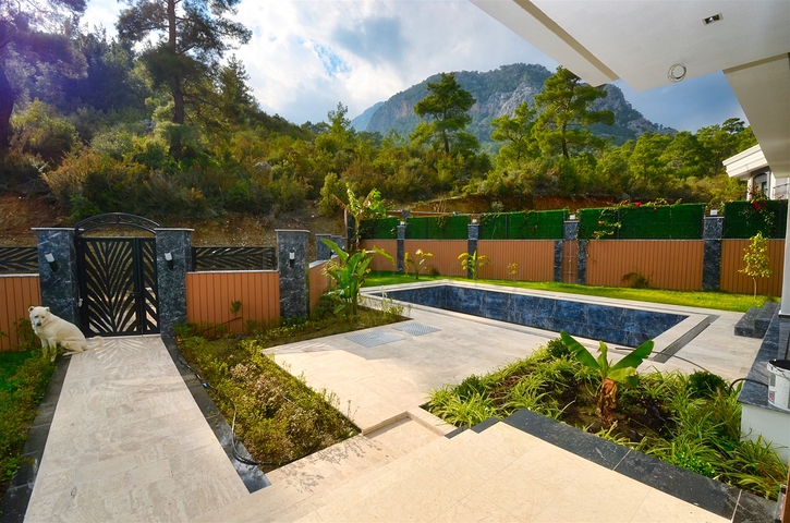 Виллы планировки 4+2 и 9+3 в районе Кемер - Анталия