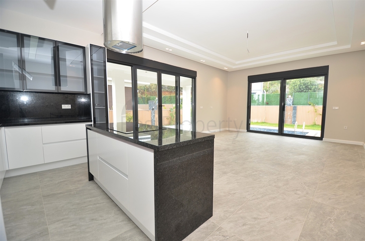 Виллы планировки 4+2 и 9+3 в районе Кемер - Анталия