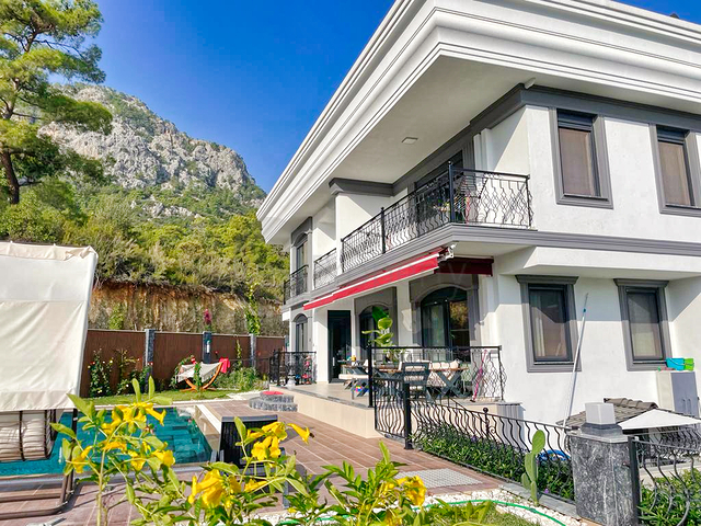 Виллы планировки 4+2 и 9+3 в районе Кемер - Анталия