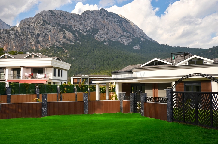 Виллы планировки 4+2 и 9+3 в районе Кемер - Анталия